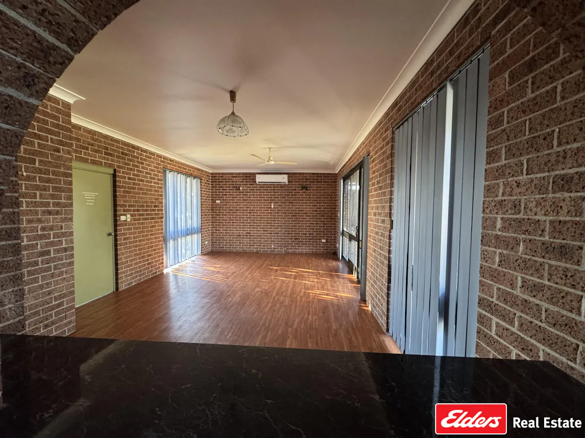 16 Dawson Crescent — photo 2 of 8