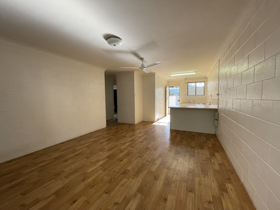 4/2 Crauford Street, West End, QLD, 4810 - Image 3