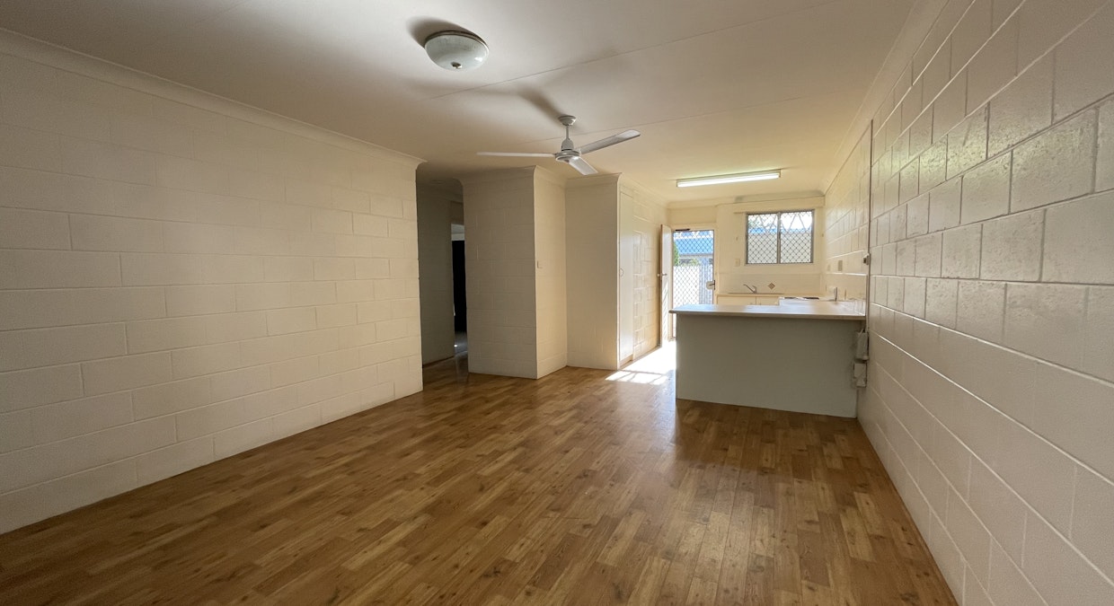 4/2 Crauford Street, West End, QLD, 4810 - Image 3
