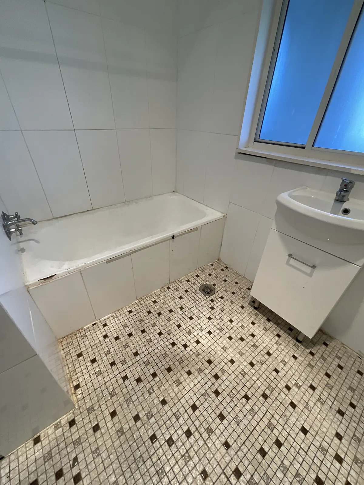 4 Stewart Avenue — photo 9 of 12