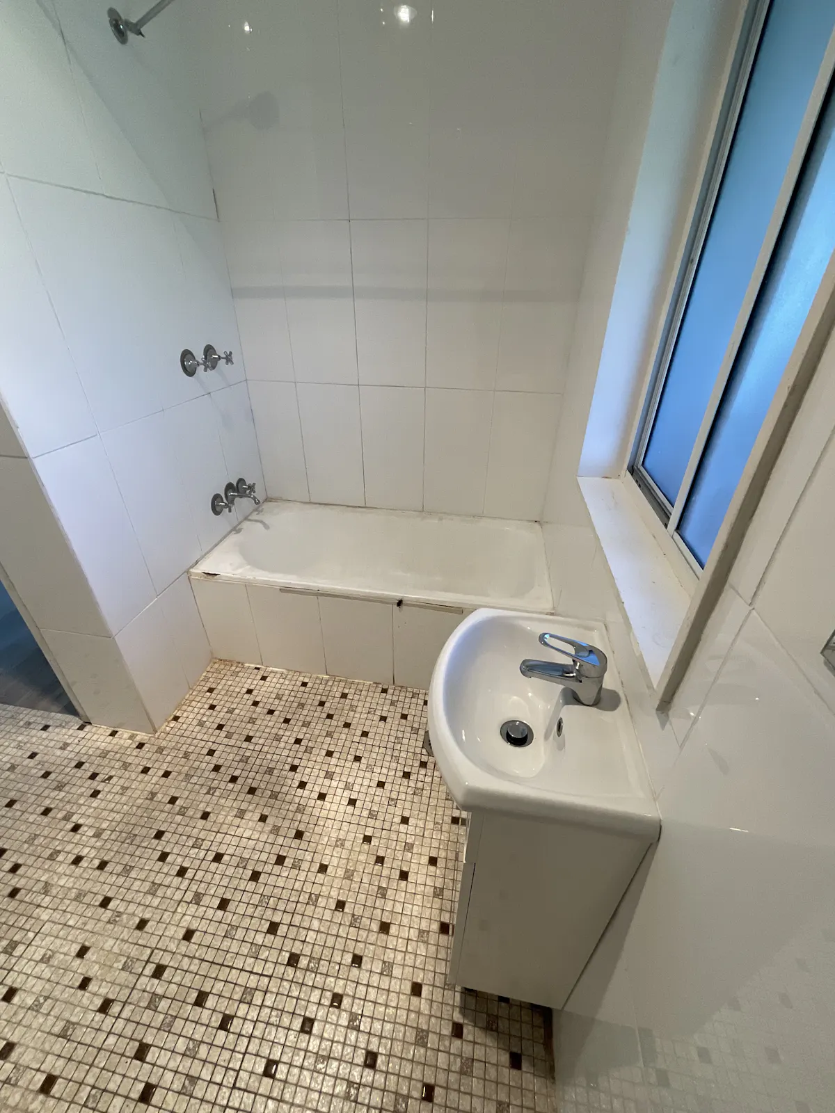 4 Stewart Avenue — photo 10 of 12