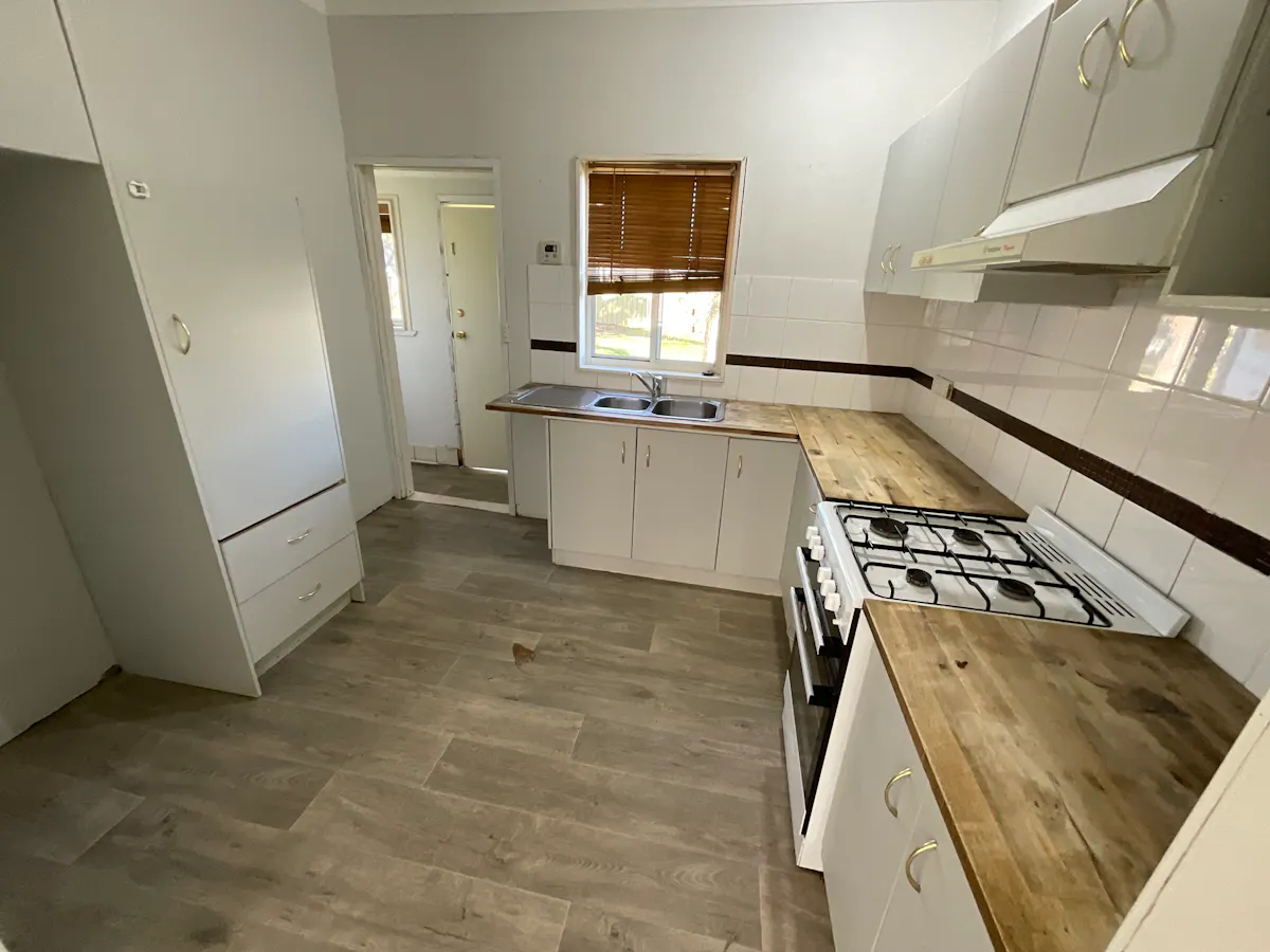 4 Stewart Avenue — photo 11 of 12
