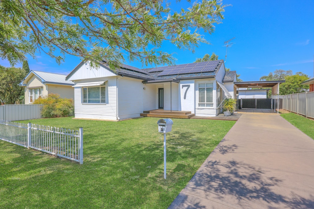 7 Heugh Street, Tamworth, NSW, 2340 - Image 1