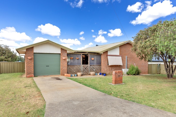 8 Cowper Close, Tamworth, NSW, 2340 - Image 1