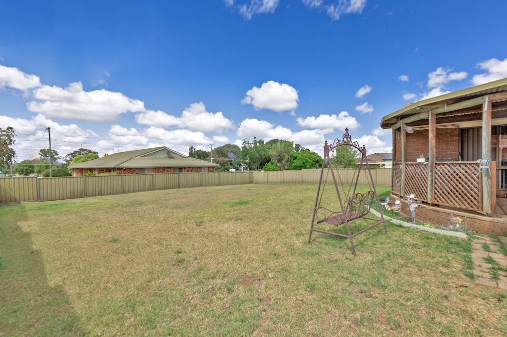 8 Cowper Close, Tamworth, NSW, 2340 - Image 2