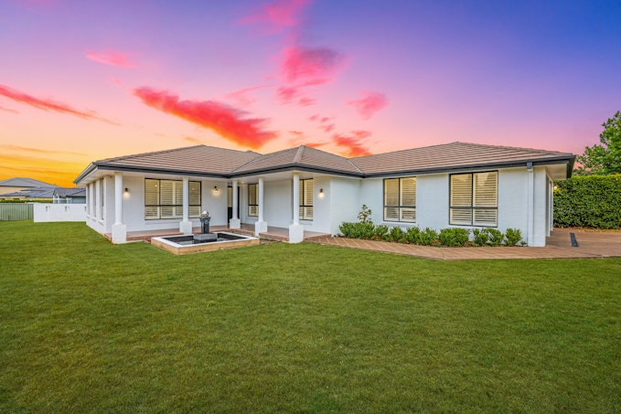 33 The Grange, Tamworth, NSW, 2340 - Image 1