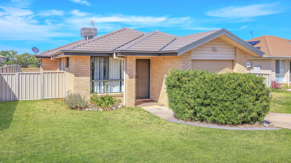 22 Tulipwood Crescent, Tamworth, NSW, 2340 - Image 1