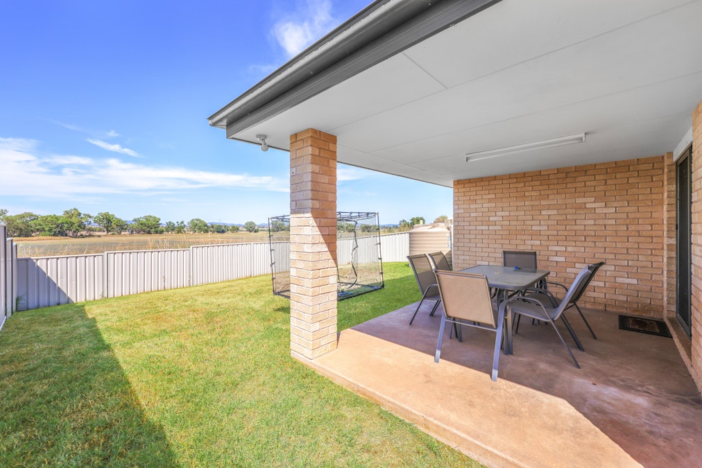 22 Tulipwood Crescent, Tamworth, NSW, 2340 - Image 12