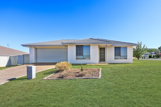 2/64 Tulipwood Crescent, Tamworth, NSW, 2340 - Image 1