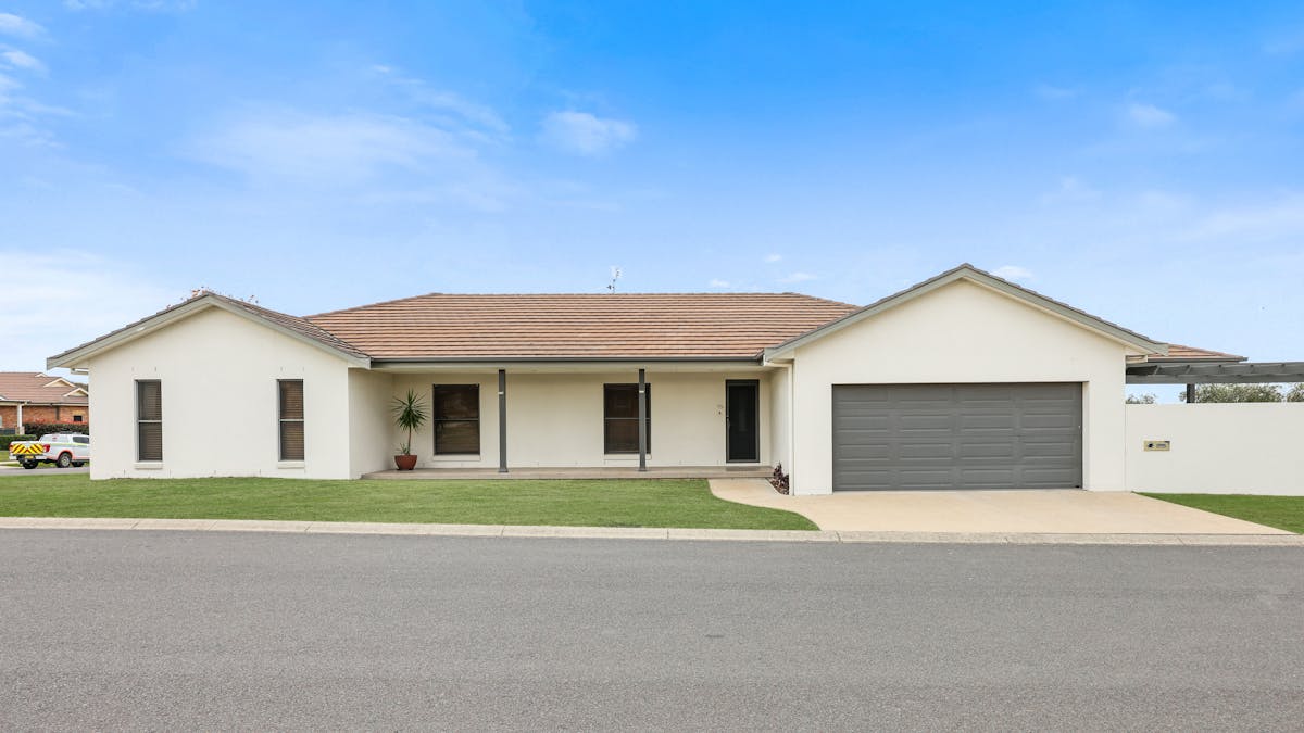 11 The Heights, Tamworth, NSW, 2340 - Image 1