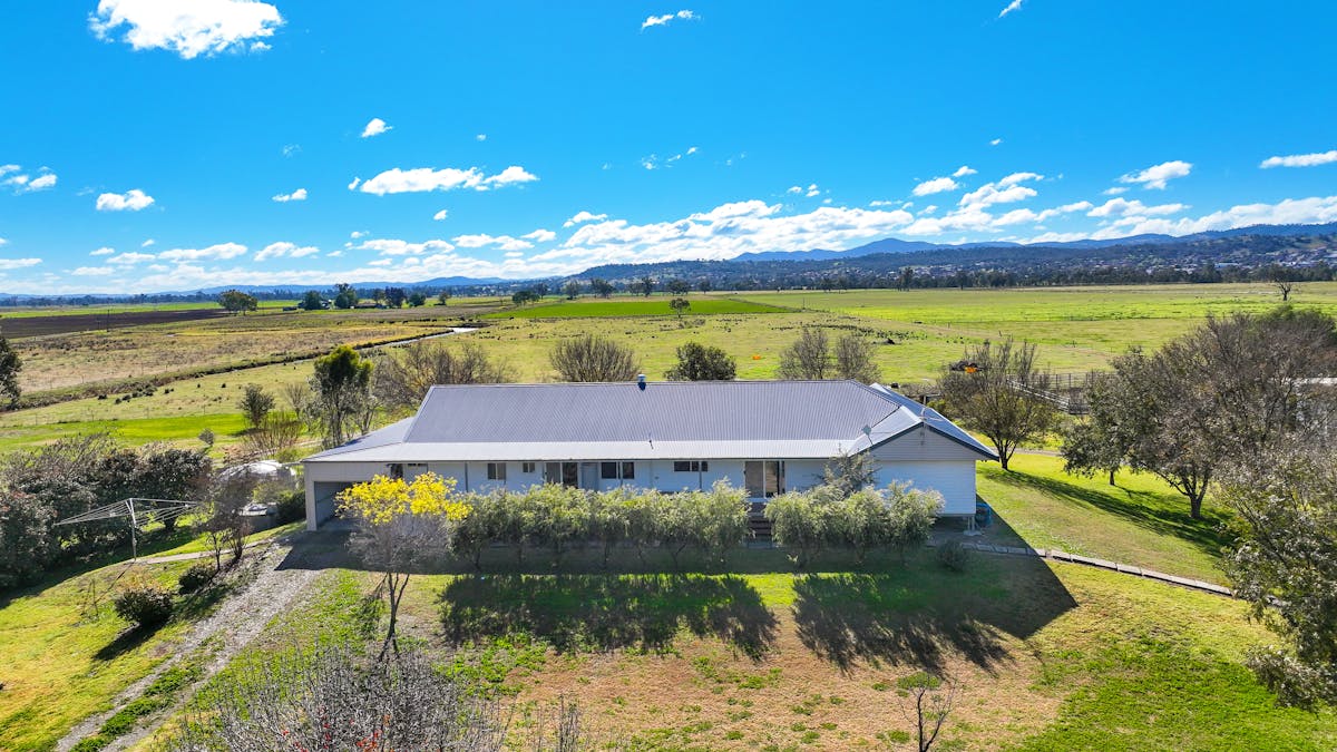 102 Wallamore Road, Tamworth, NSW, 2340 - Image 2