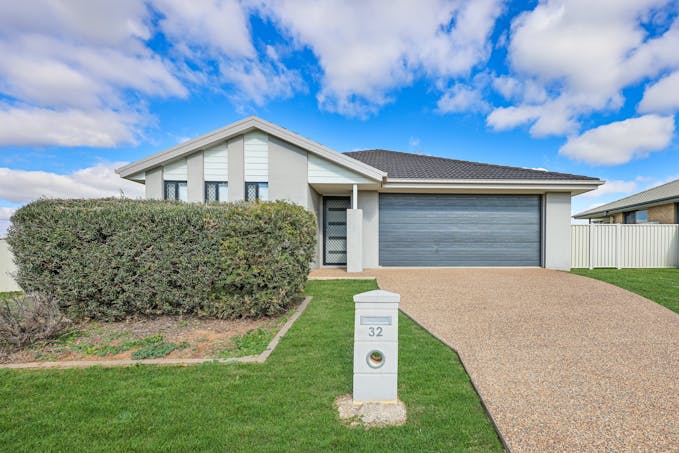 32 Drakeford Street, Tamworth, NSW, 2340 - Image 1