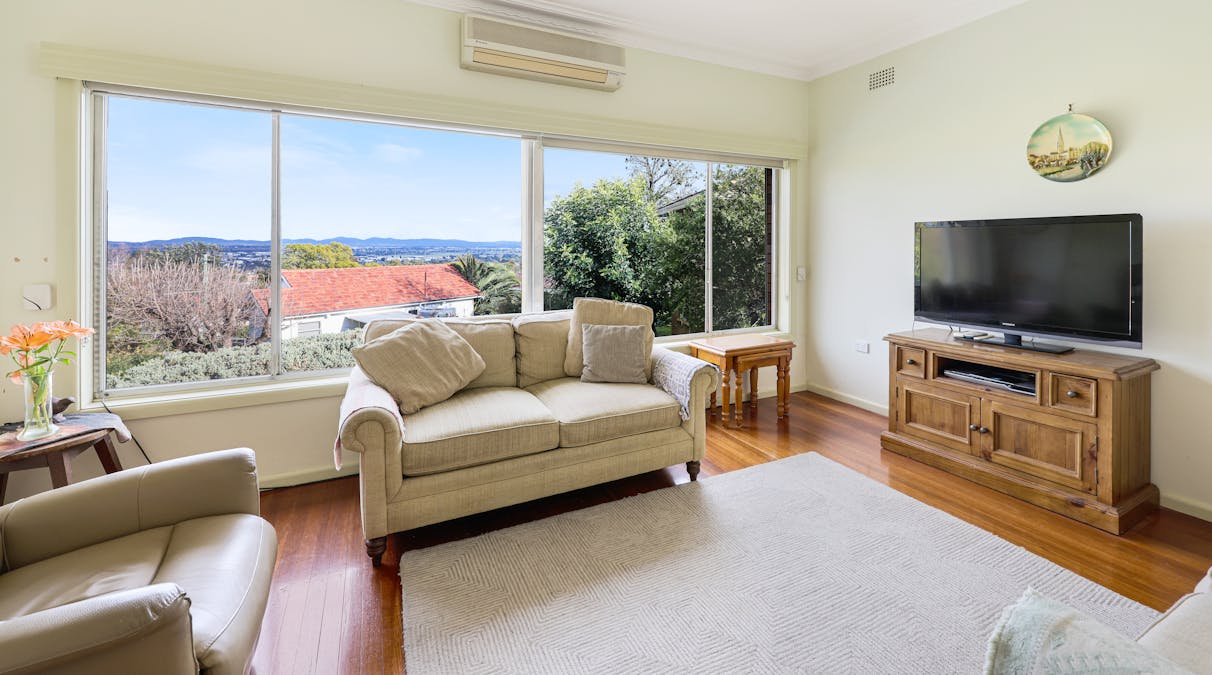 4 Carinya Street, Tamworth, NSW, 2340 - Image 2
