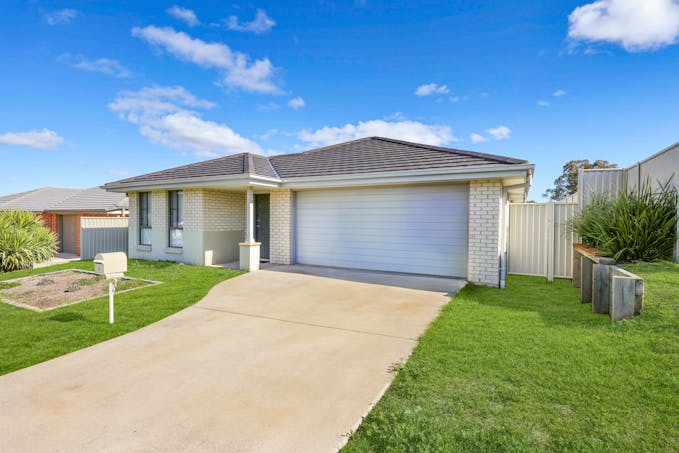 4 Reginald Drive, Kootingal, NSW, 2352 - Image 1