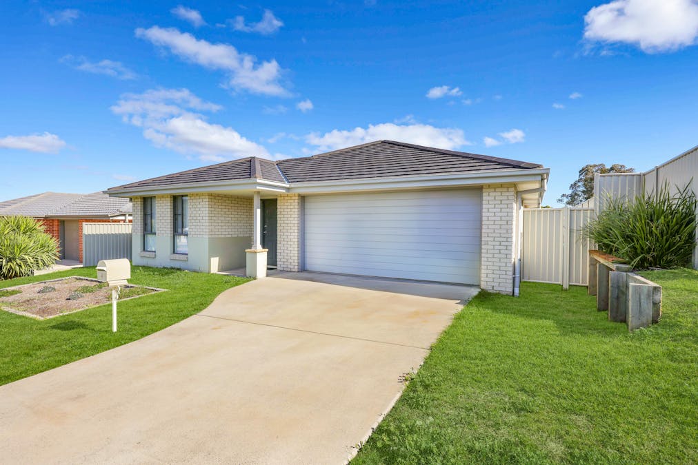 4 Reginald Drive, Kootingal, NSW, 2352 - Image 1
