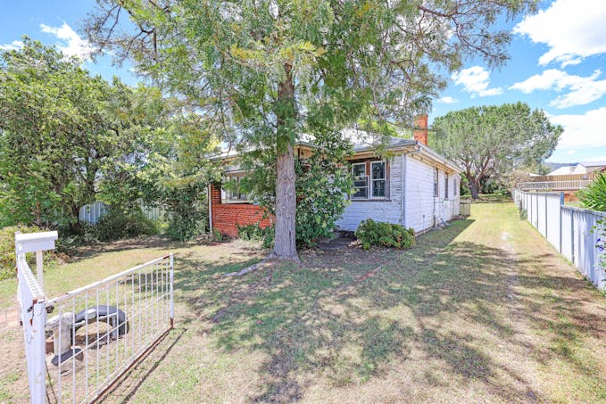 100 Denison Street, Tamworth, NSW, 2340 - Image 1