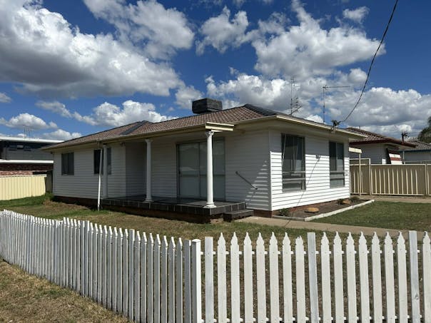 7 Olive Lane, Tamworth, NSW, 2340 - Image 1