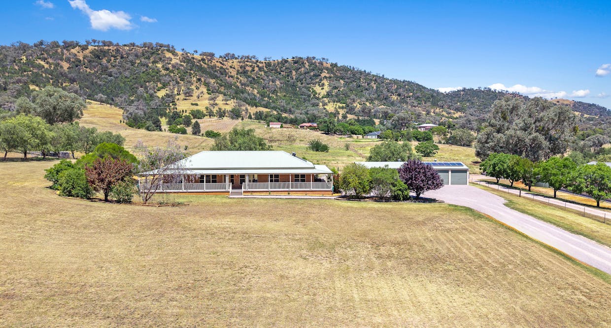 72 Wyndham Close, Tamworth, NSW, 2340 - Image 2