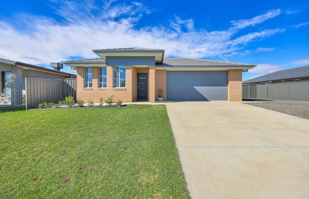 42 Eagle Avenue, Tamworth, NSW, 2340 - Image 1