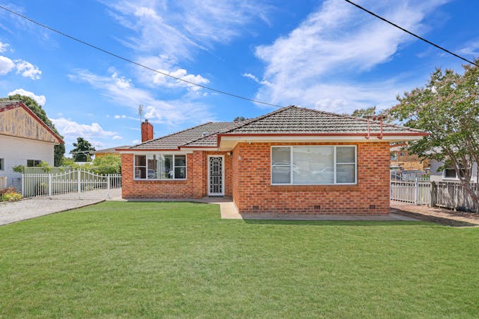 9 Degance Street, Tamworth, NSW, 2340 - Image 1