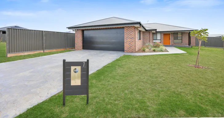 7 Broadway Drive, Tamworth, NSW, 2340 - Image 1