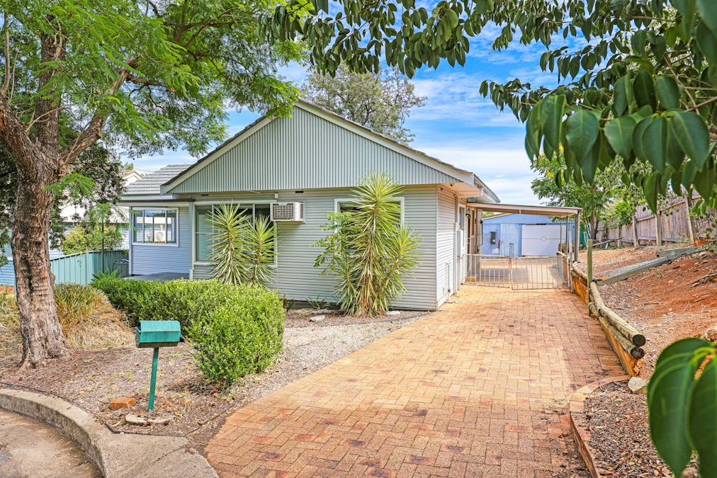 8 Indarra Street, Tamworth, NSW, 2340 - Image 1