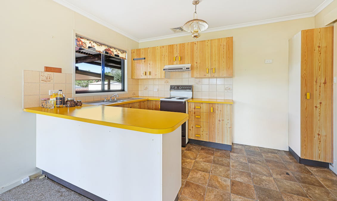 6 Robey Street, Kootingal, NSW, 2352 - Image 3