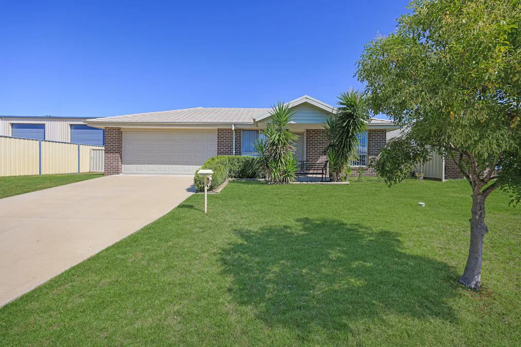 25 Mawson Close, Tamworth, NSW, 2340 - Image 2