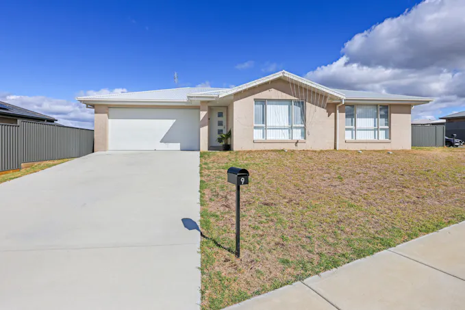 9 Cliffdale Place, Kootingal, NSW, 2352 - Image 1