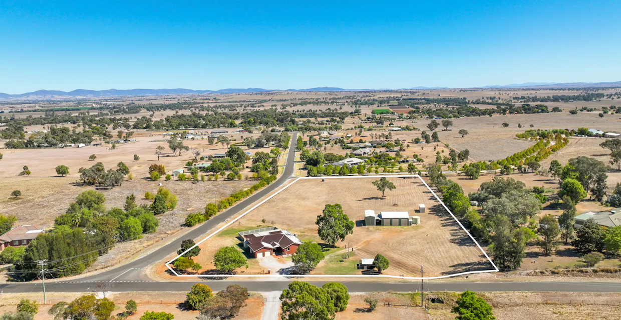 49 Meadow Banks Drive, Tamworth, NSW, 2340 - Image 1