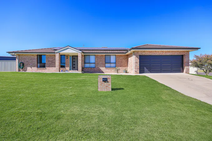 1 Coolamon Close, Tamworth, NSW, 2340 - Image 1