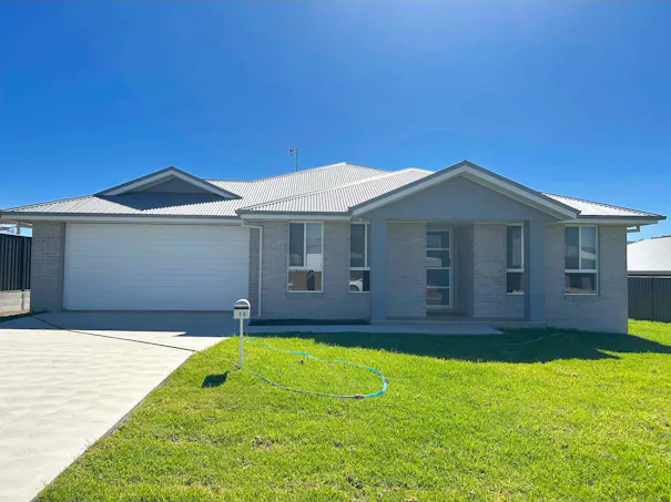 10 Crested Avenue, Tamworth, NSW, 2340 - Image 1