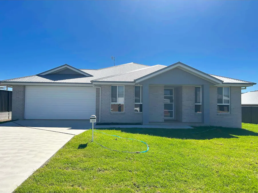 10 Crested Avenue, Tamworth, NSW, 2340 - Image 1