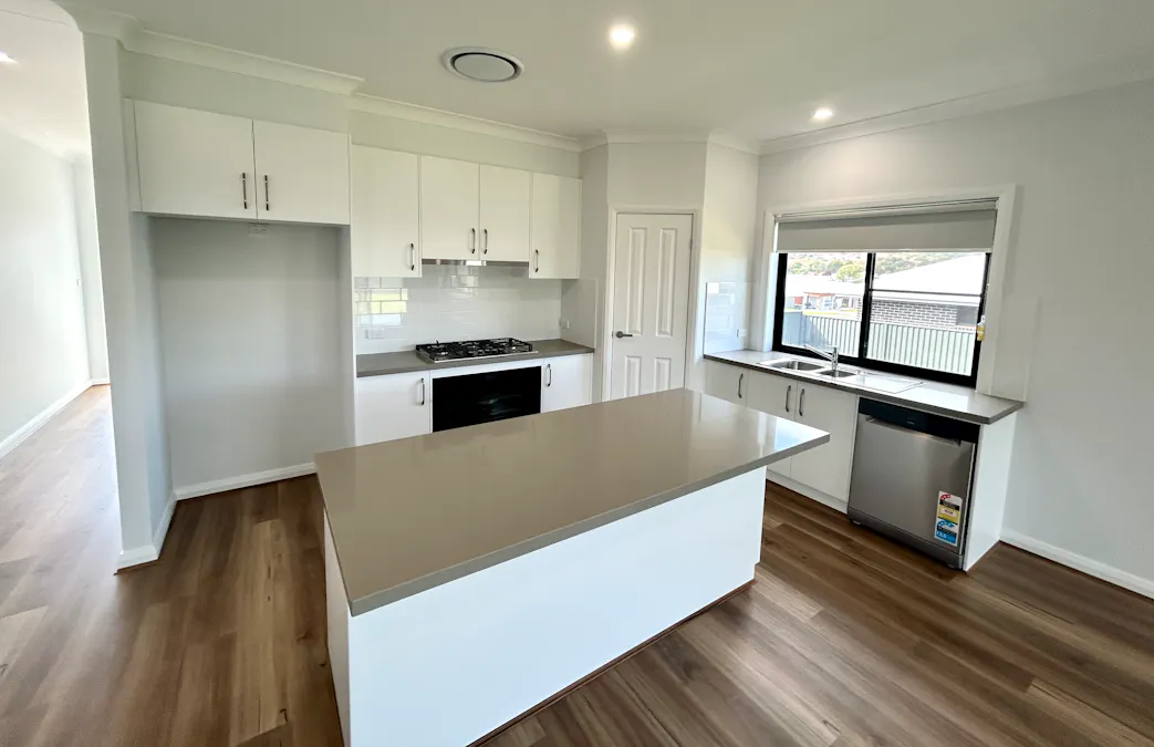 9 Crested Avenue, Tamworth, NSW, 2340 - Image 2