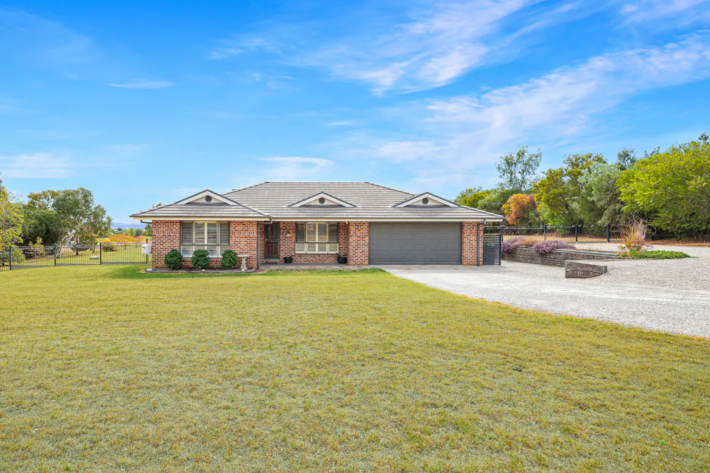 26 Daintree Circuit, Tamworth, NSW, 2340 - Image 1