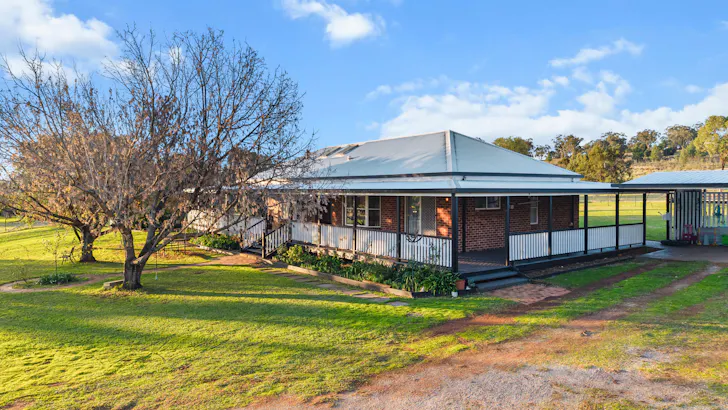 86 Meadow Banks Drive, Tamworth, NSW, 2340 - Image 1