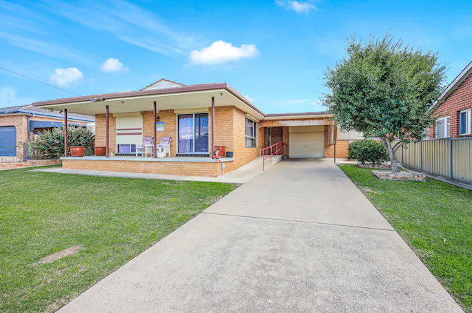 6 Baringa Place, Tamworth, NSW, 2340 - Image 1
