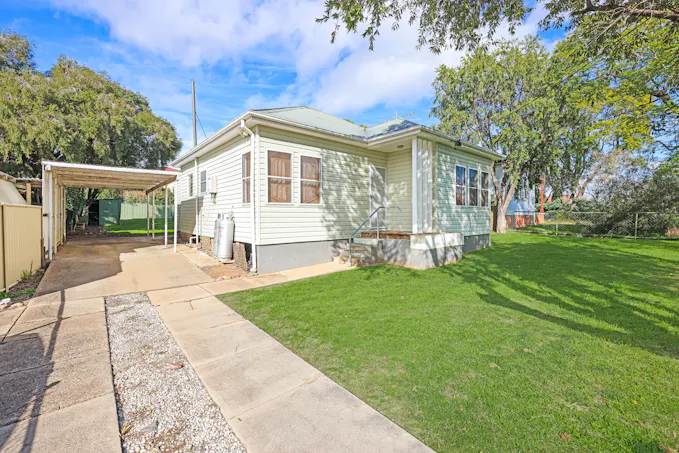 4 Hume Street, Tamworth, NSW, 2340 - Image 1