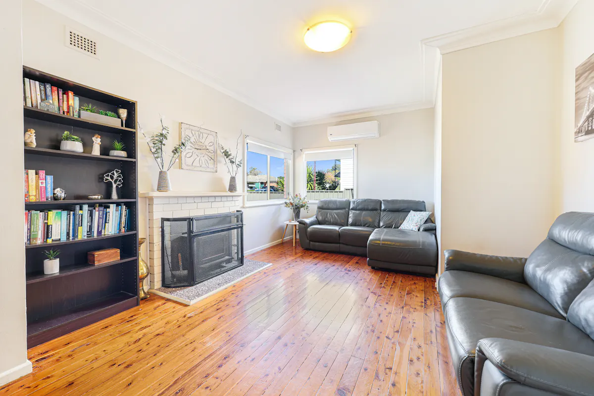 42 Croydon Avenue — photo 2 of 12