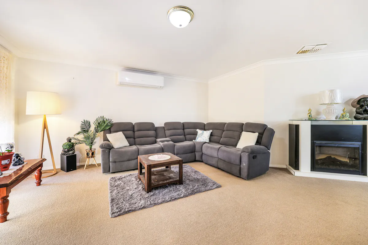 46 Wahroonga Drive — photo 4 of 17