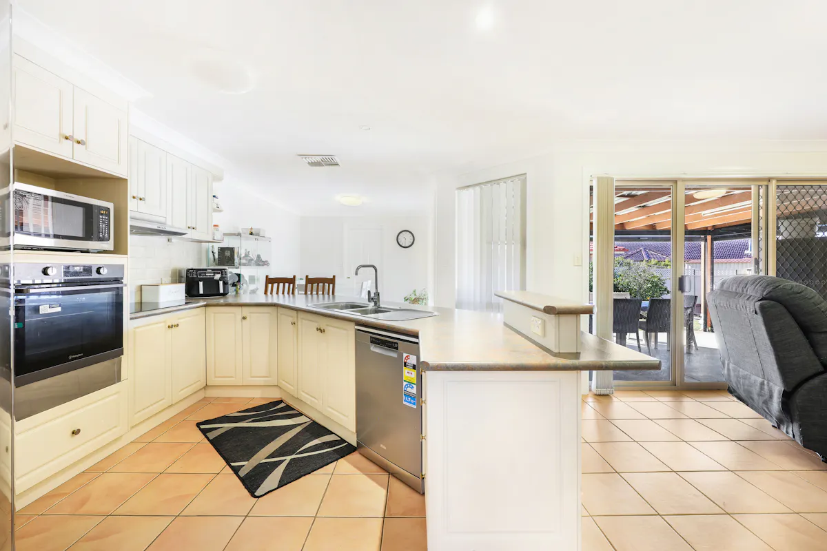 46 Wahroonga Drive — photo 5 of 17