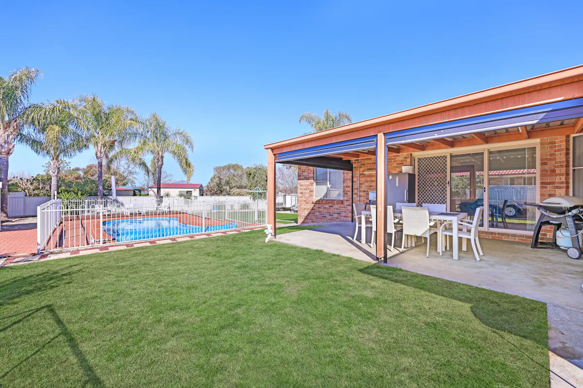 46 Wahroonga Drive — photo 14 of 17