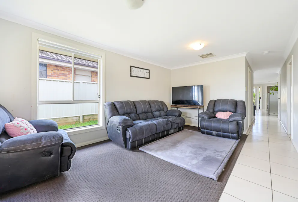 39 Orley Drive, Tamworth, NSW, 2340 - Image 2