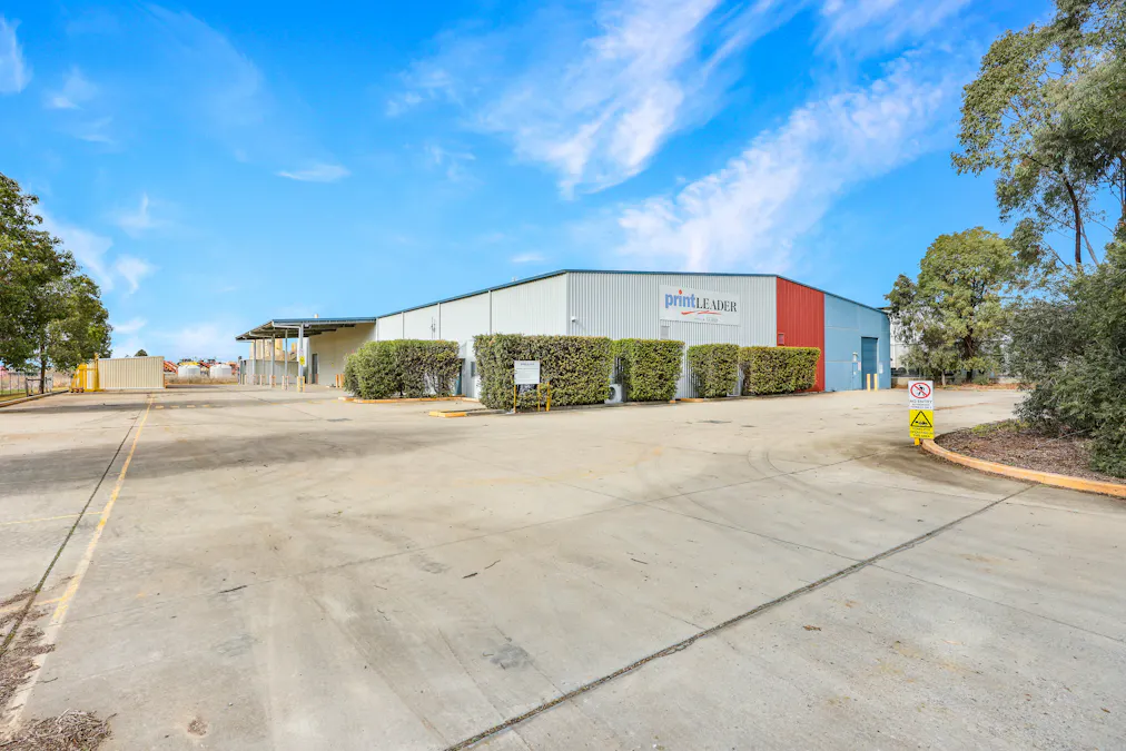 64 - 66 Armstrong Street, Tamworth, NSW, 2340 - Image 3