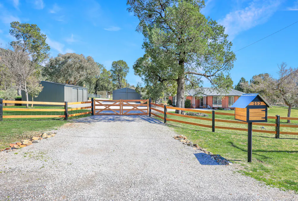 253 Catherine Way, Tamworth, NSW, 2340 - Image 2
