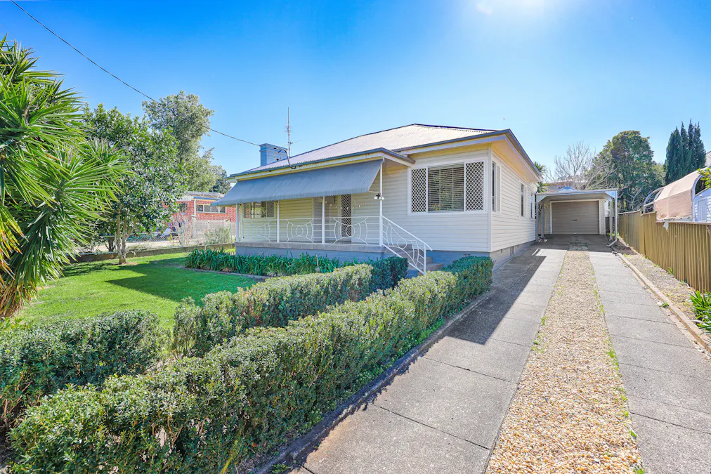 10 Griffin Avenue, Tamworth, NSW, 2340 - Image 1