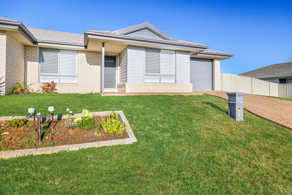 2/49 Tulipwood Crescent, Tamworth, NSW, 2340 - Image 1