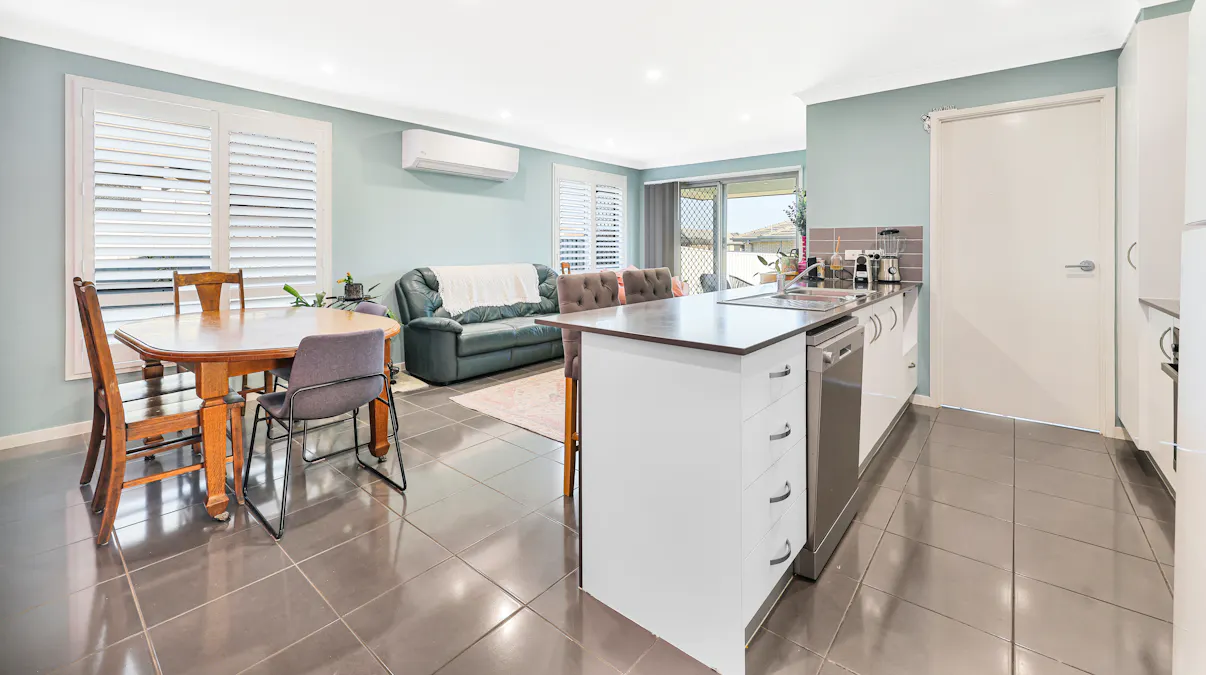 2/49 Tulipwood Crescent, Tamworth, NSW, 2340 - Image 2
