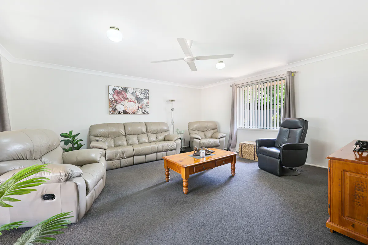 18 Caley Close — photo 3 of 17