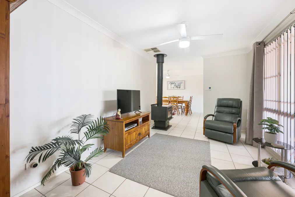 18 Caley Close, Tamworth, NSW, 2340 - Image 4
